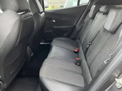 Photo 12 Peugeot 2008  PureTech 130 S&S EAT8