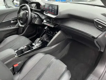 Photo 13 Peugeot 2008  PureTech 130 S&S EAT8