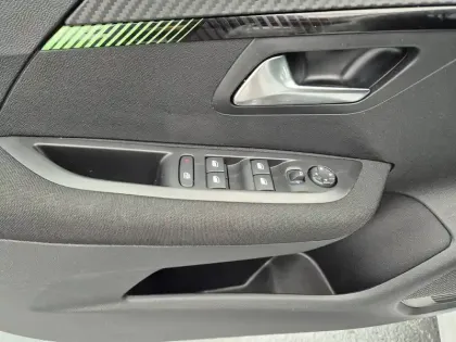 Photo 35 Peugeot 208  PureTech 75 S&S BVM5