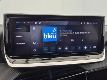 Photo 31 Peugeot 208  PureTech 75 S&S BVM5