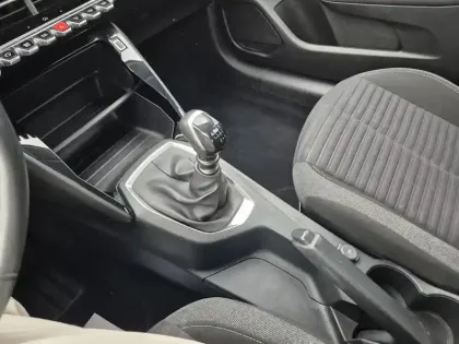 Photo 27 Peugeot 208  PureTech 100 S&S BVM6