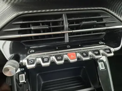 Photo 29 Peugeot 208  PureTech 100 S&S BVM6