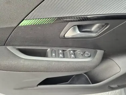 Photo 35 Peugeot 208  PureTech 100 S&S BVM6