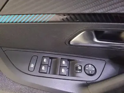 Photo 62 Peugeot 2008  PureTech 130 S&S EAT8