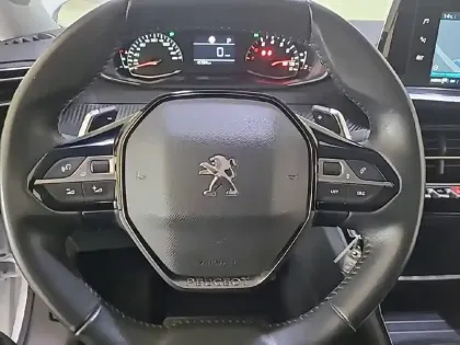 Photo 8 Peugeot 2008  PureTech 130 S&S EAT8