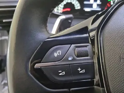 Photo 27 Peugeot 2008  PureTech 130 S&S EAT8