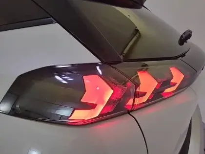 Photo 48 Peugeot 2008  PureTech 130 S&S EAT8