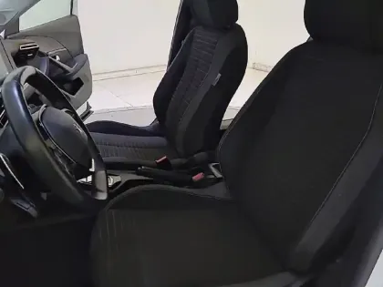 Photo 42 Peugeot 2008  PureTech 130 S&S EAT8