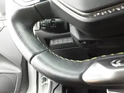 Photo 18 Peugeot 208  PureTech 100 S&S EAT8