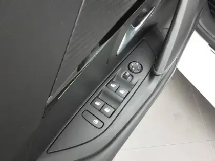 Photo 17 Peugeot 208  PureTech 100 S&S EAT8