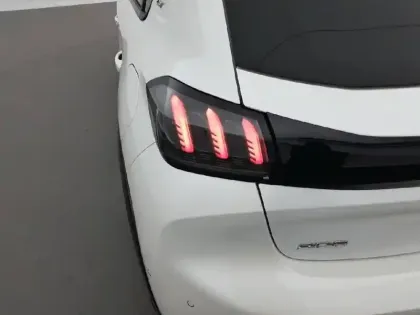 Photo 16 Peugeot 208  PureTech 100 S&S EAT8