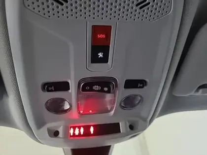 Photo 48 Peugeot 2008  PureTech 130 S&S EAT8