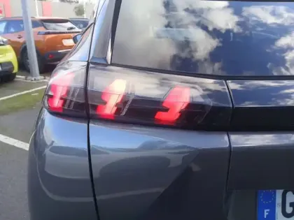 Photo 16 Peugeot 2008  PureTech 130 S&S EAT8