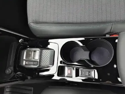 Photo 24 Peugeot 2008  PureTech 130 S&S EAT8