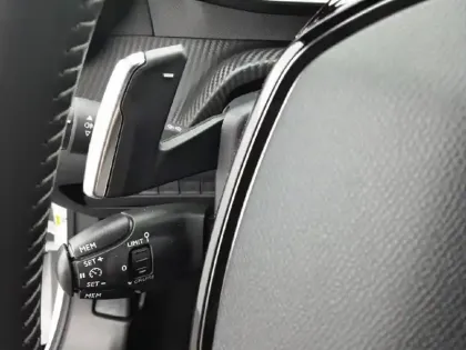 Photo 18 Peugeot 2008  PureTech 130 S&S EAT8