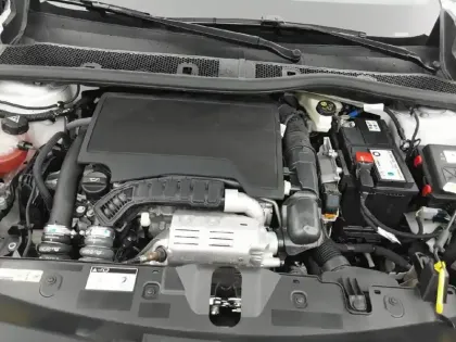 Photo 14 Peugeot 2008  PureTech 130 S&S EAT8