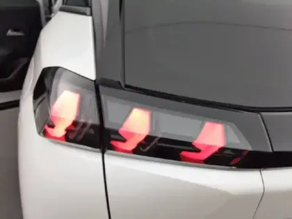 Photo 16 Peugeot 2008  PureTech 130 S&S EAT8