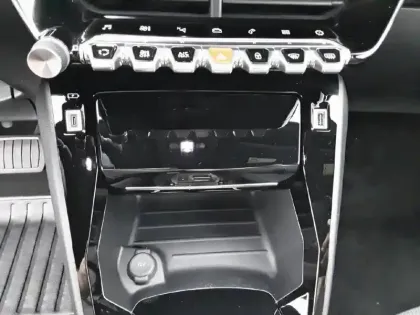 Photo 23 Peugeot 2008  PureTech 130 S&S EAT8