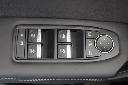 Photo 33 Renault Symbioz  E-Tech full hybrid 145