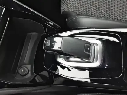 Photo 13 Peugeot 208  PureTech 100 S&S EAT8