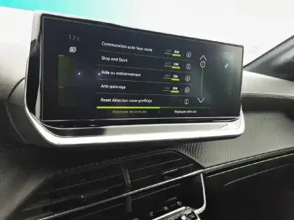 Photo 21 Peugeot 208  PureTech 100 S&S EAT8