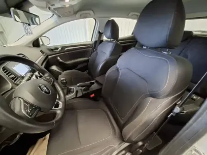 Photo 16 Renault Megane Mégane IV Berline Blue dCi 115 - 21N