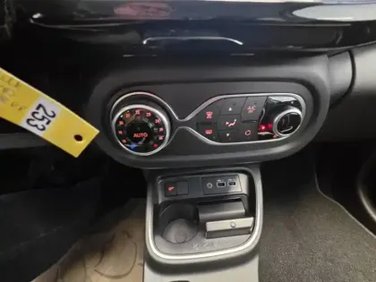 Photo 27 Renault Twingo  III SCe 65