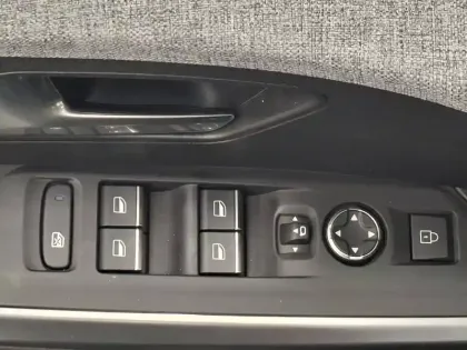 Photo 73 Peugeot 3008  Electrique 210 ch 73 kWh