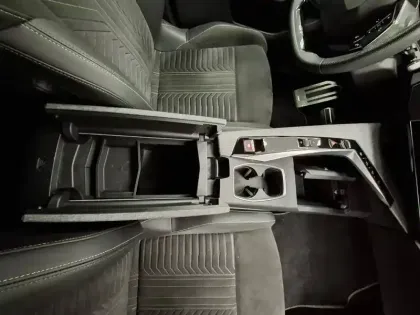 Photo 68 Peugeot 3008  Electrique 210 ch 73 kWh