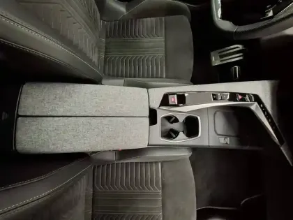 Photo 67 Peugeot 3008  Electrique 210 ch 73 kWh