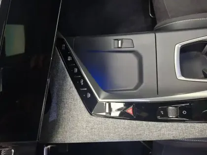 Photo 76 Peugeot 3008  Electrique 210 ch 73 kWh