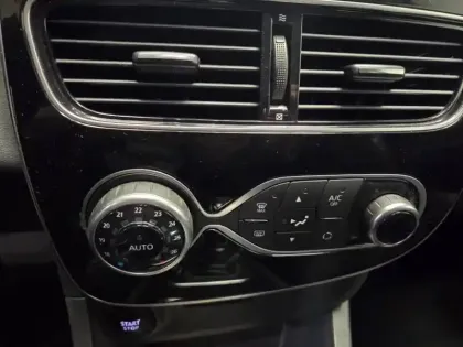 Photo 23 Renault Clio  dCi 90 E6C EDC