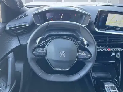 Photo 17 Peugeot 2008  PureTech 130 S&S EAT8