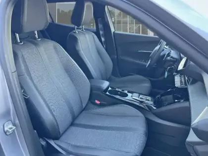 Photo 16 Peugeot 2008  PureTech 130 S&S EAT8