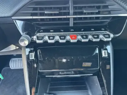 Photo 20 Peugeot 2008  PureTech 130 S&S EAT8