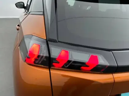 Photo 41 Peugeot 2008  Electrique 136 ch