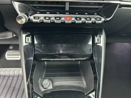 Photo 48 Peugeot 2008  Electrique 136 ch