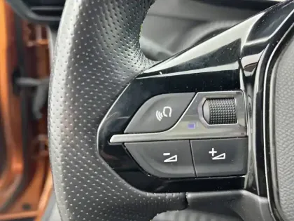 Photo 21 Peugeot 2008  Electrique 136 ch