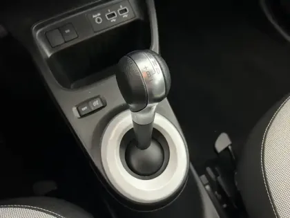 Photo 25 Renault Twingo  III E-Tech