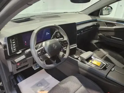 Photo 22 Renault Espace  E-Tech full hybrid 200 GSR2