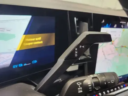 Photo 24 Renault Espace  E-Tech full hybrid 200 GSR2