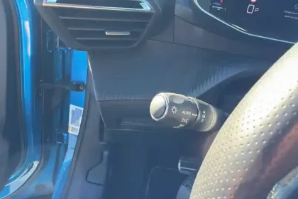 Photo 19 Peugeot 2008  Hybrid 136 e-DCS6