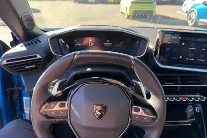 Photo 16 Peugeot 2008  Hybrid 136 e-DCS6