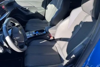 Photo 9 Peugeot 2008  Hybrid 136 e-DCS6