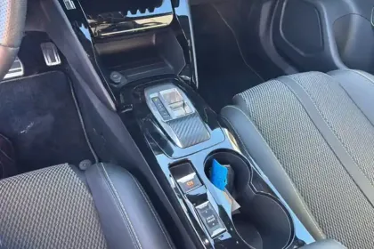 Photo 22 Peugeot 2008  Hybrid 136 e-DCS6