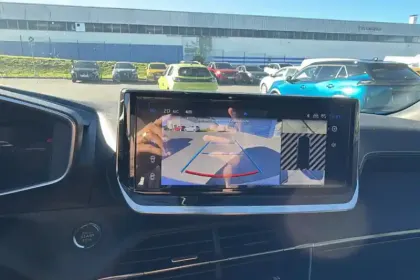 Photo 25 Peugeot 2008  Hybrid 136 e-DCS6