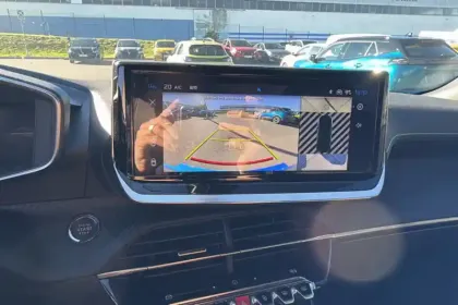 Photo 26 Peugeot 2008  Hybrid 136 e-DCS6