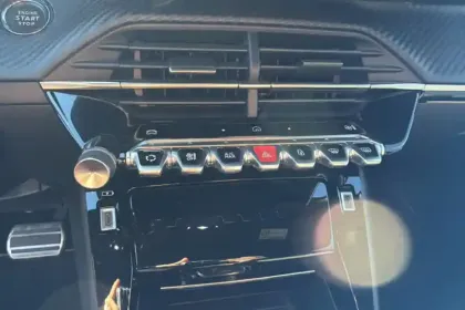 Photo 21 Peugeot 2008  Hybrid 136 e-DCS6