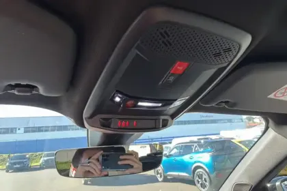 Photo 23 Peugeot 2008  Hybrid 136 e-DCS6