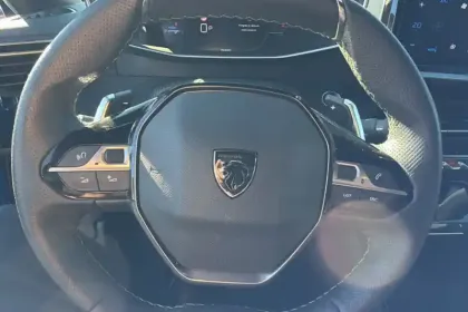 Photo 17 Peugeot 2008  Hybrid 136 e-DCS6